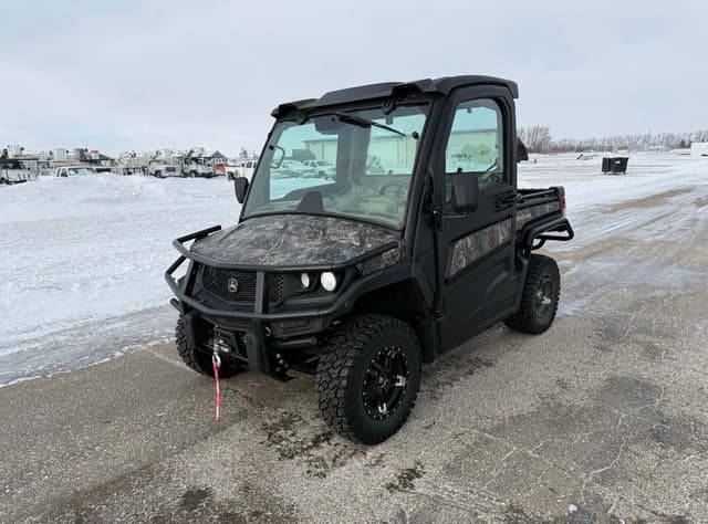 Image of John Deere XUV 835R equipment image 1