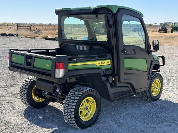 Image of John Deere XUV 835R equipment image 4