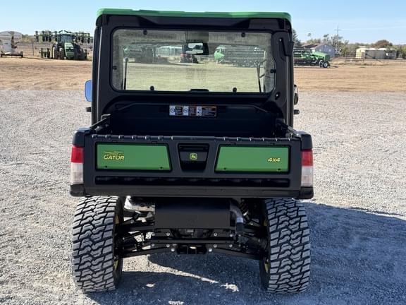 Image of John Deere XUV 835R equipment image 3