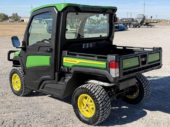 Image of John Deere XUV 835R equipment image 2