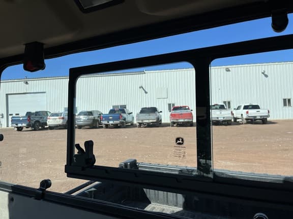 Image of John Deere XUV 835R equipment image 2