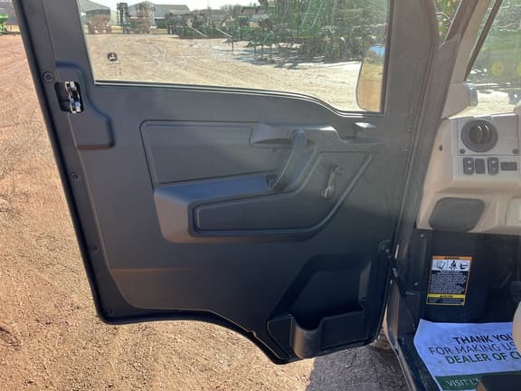 Image of John Deere XUV 835R equipment image 3