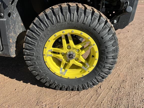 Image of John Deere XUV 835R equipment image 1