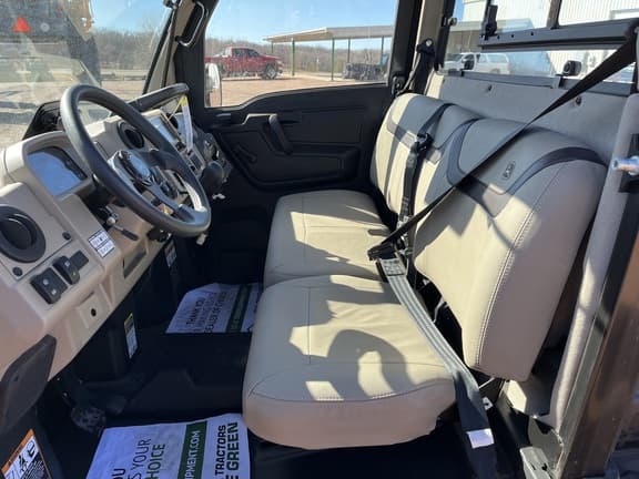 Image of John Deere XUV 835R equipment image 4