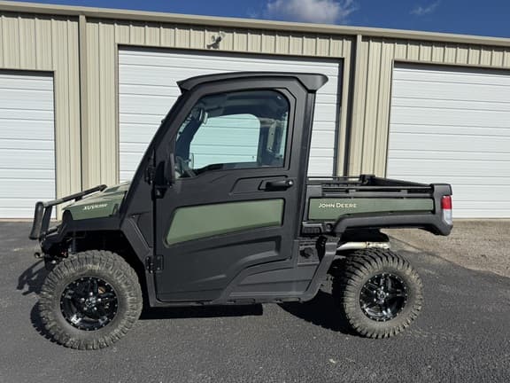 Image of John Deere XUV 835R equipment image 2