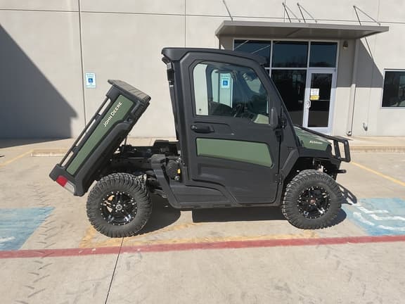 Image of John Deere XUV 835R equipment image 4