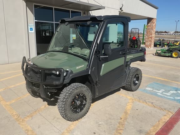 Image of John Deere XUV 835R equipment image 1