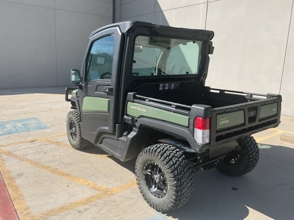 Image of John Deere XUV 835R equipment image 2