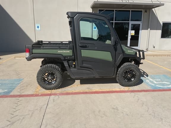 Image of John Deere XUV 835R equipment image 3