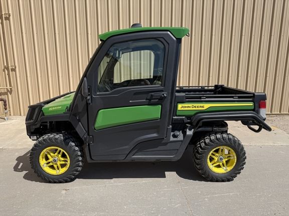 2023 John Deere XUV 835R Equipment Image0
