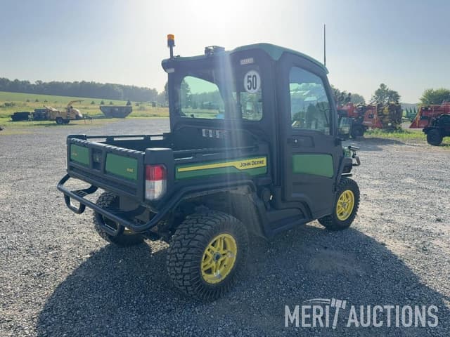 Image of John Deere XUV 835R equipment image 4