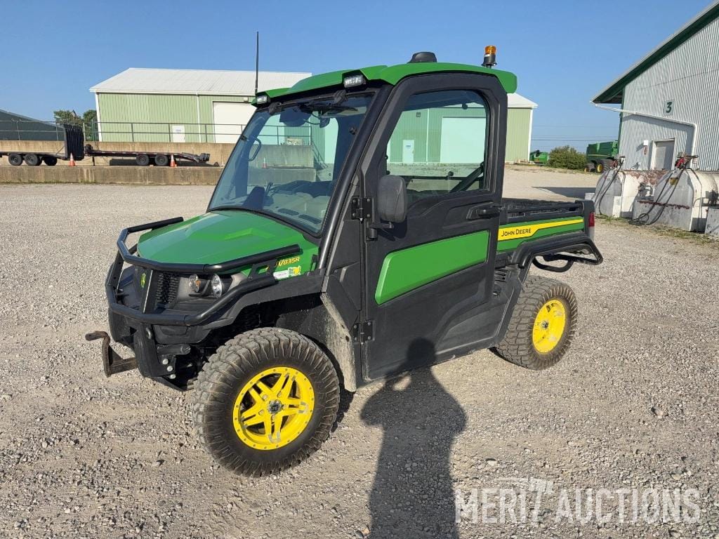 2023 John Deere XUV 835R Equipment Image0