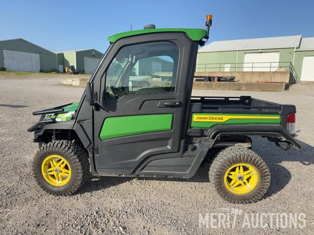 Image of John Deere XUV 835R equipment image 1
