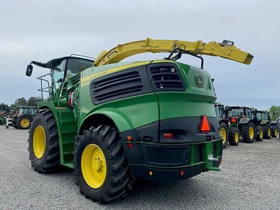 Image of John Deere 8400 equipment image 3