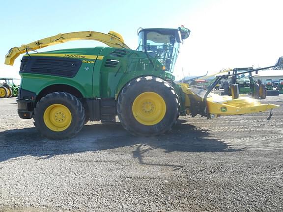 Image of John Deere 8400i equipment image 4