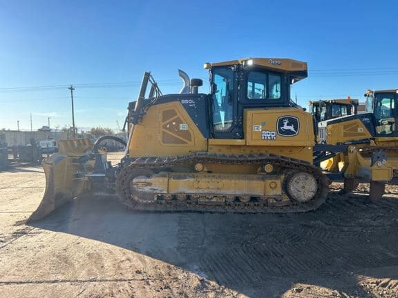 Image of John Deere 850L WLT equipment image 1