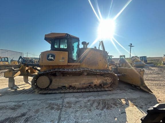 Image of John Deere 850L equipment image 4