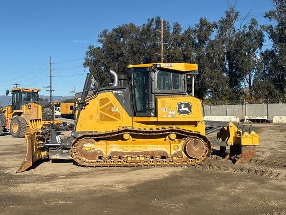 Image of John Deere 850L WLT equipment image 1
