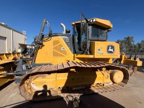 Image of John Deere 850L WLT equipment image 1