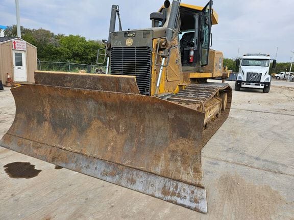 2023 John Deere 850L WLT Equipment Image0