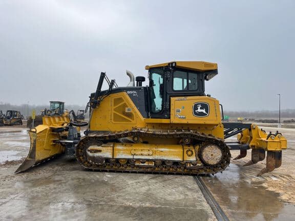 Image of John Deere 850L equipment image 1