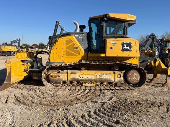 Image of John Deere 850L WLT equipment image 1