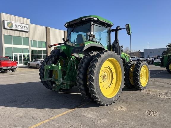 Image of John Deere 8R 230 equipment image 4