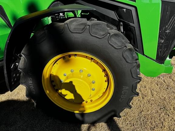 Image of John Deere 8R 230 equipment image 3