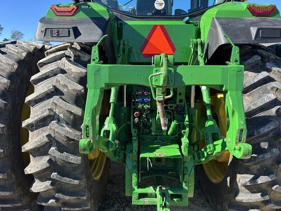 Image of John Deere 8R 230 equipment image 3