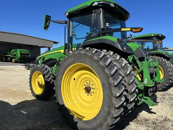 Image of John Deere 8R 230 equipment image 4