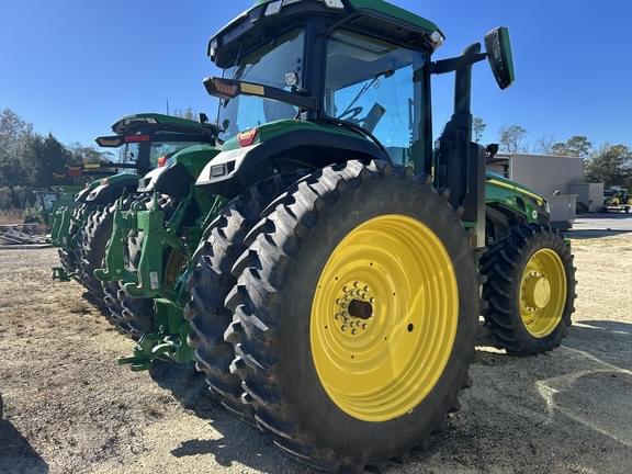 Image of John Deere 8R 230 equipment image 2