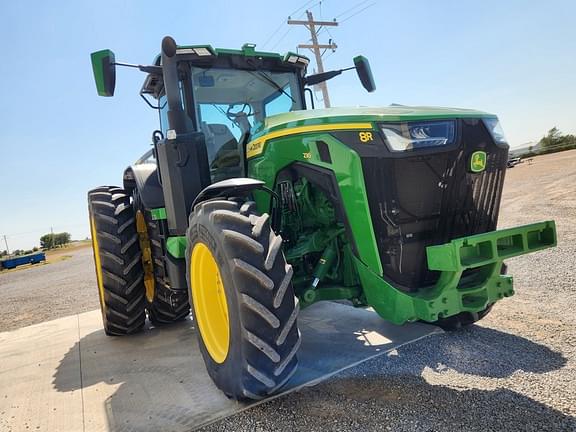 Image of John Deere 8R 230 equipment image 1