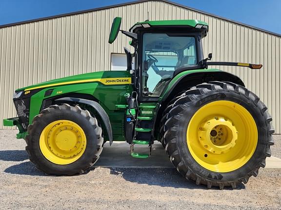 Image of John Deere 8R 230 equipment image 4