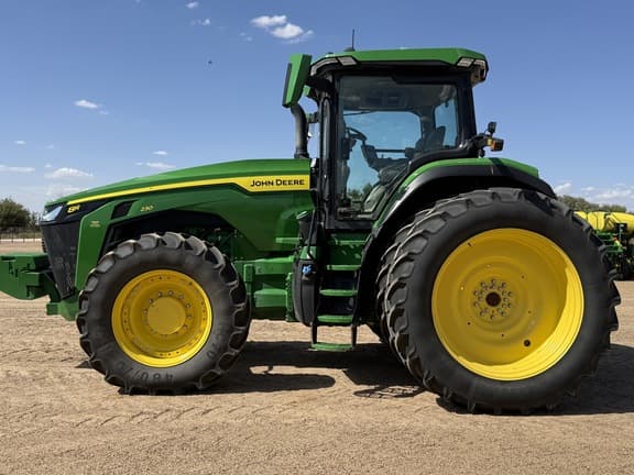 Image of John Deere 8R 230 equipment image 1