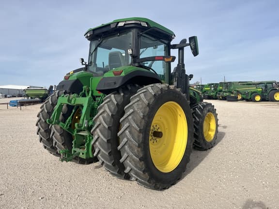 Image of John Deere 8R 230 equipment image 4