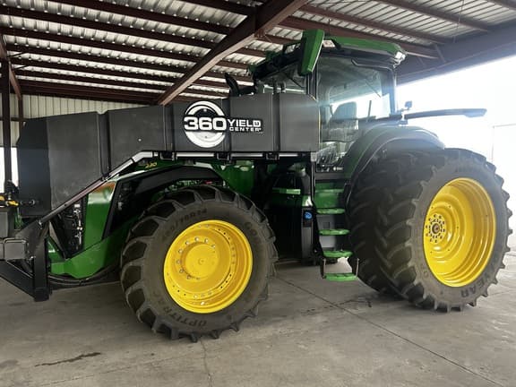 Image of John Deere 8R 230 equipment image 1