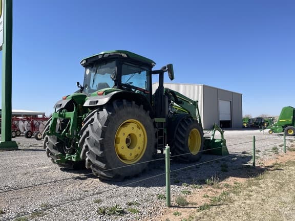 Image of John Deere 8R 230 equipment image 4