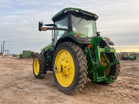Image of John Deere 8R 230 equipment image 2