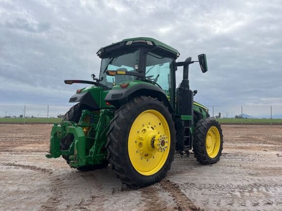 Image of John Deere 8R 230 equipment image 4