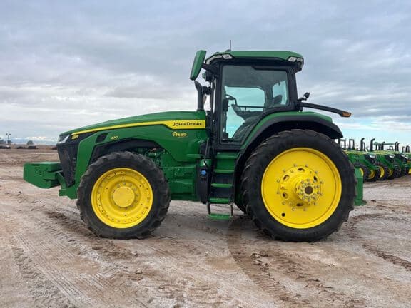 Image of John Deere 8R 230 equipment image 1