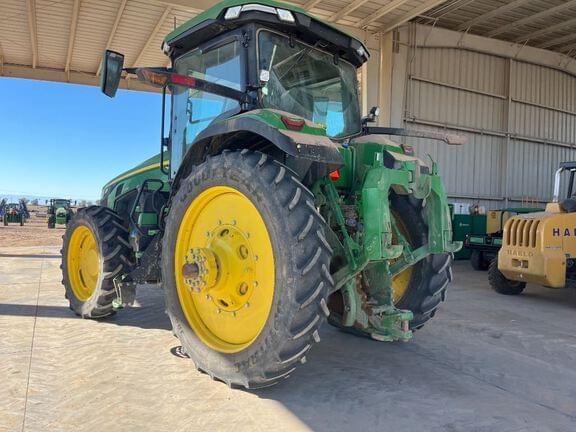 Image of John Deere 8R 230 equipment image 2