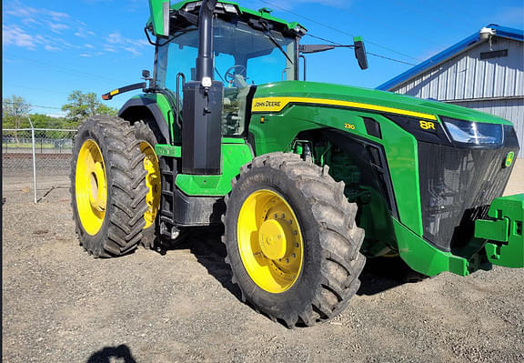 Image of John Deere 8R 230 equipment image 3