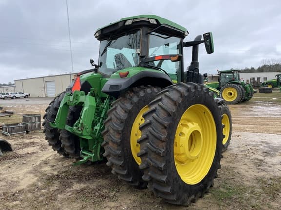 Image of John Deere 8R 230 equipment image 3