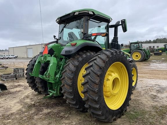 Image of John Deere 8R 230 equipment image 3