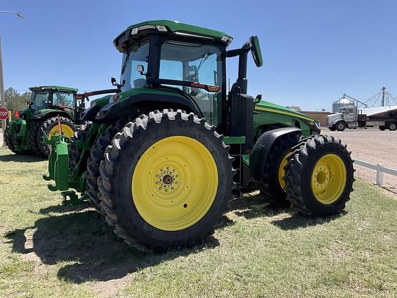 Image of John Deere 8R 230 equipment image 2