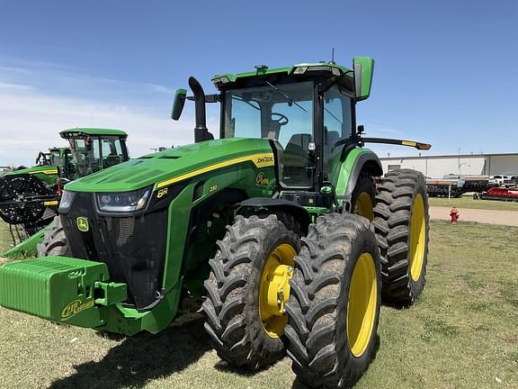 Image of John Deere 8R 230 equipment image 4