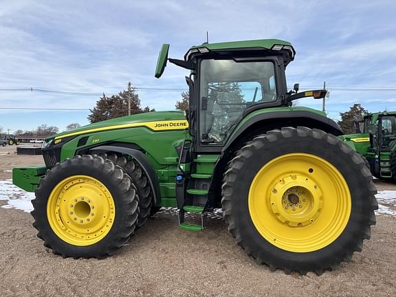 Image of John Deere 8R 230 equipment image 3