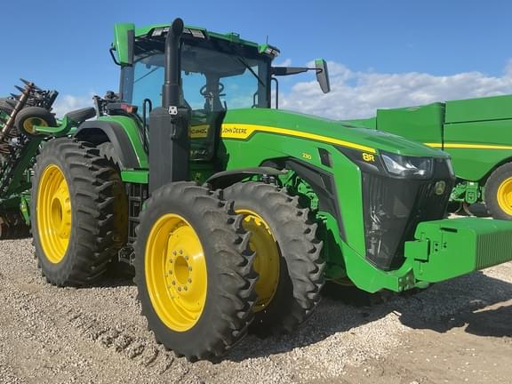 Image of John Deere 8R 230 equipment image 4