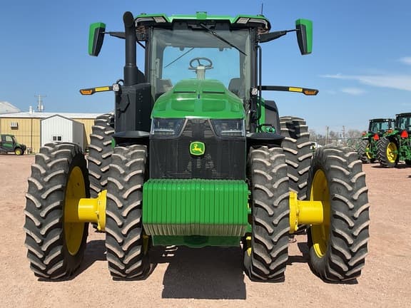 Image of John Deere 8R 230 equipment image 1