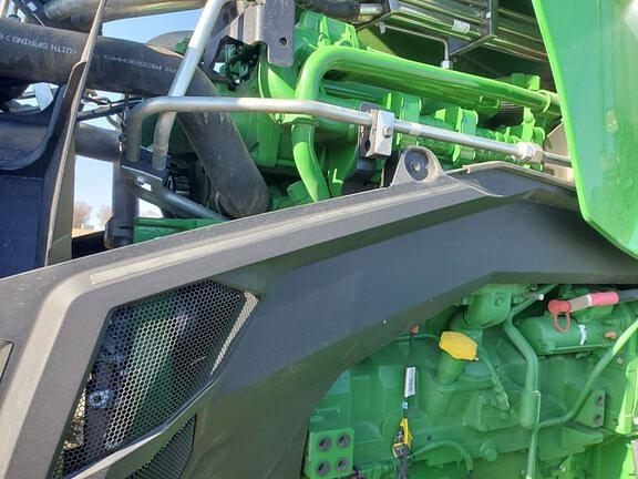 Image of John Deere 8R 230 equipment image 2